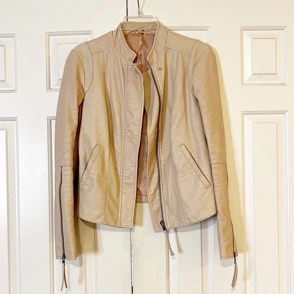 Free People reposhing this